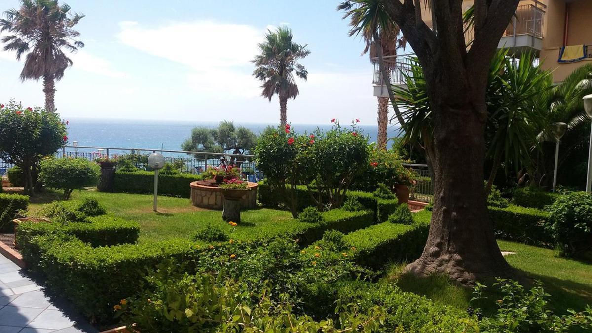 Nettuno Hotel Palace Бельведере-Мариттімо Екстер'єр фото
